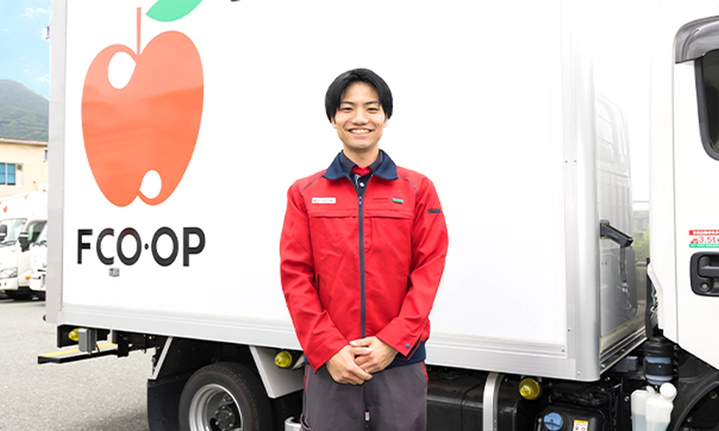 トラックの前に立つY.K.さん